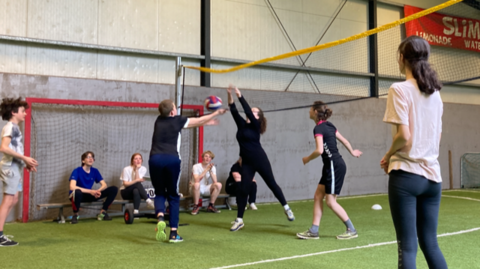 sportdag klas 3 volleybal 4-22